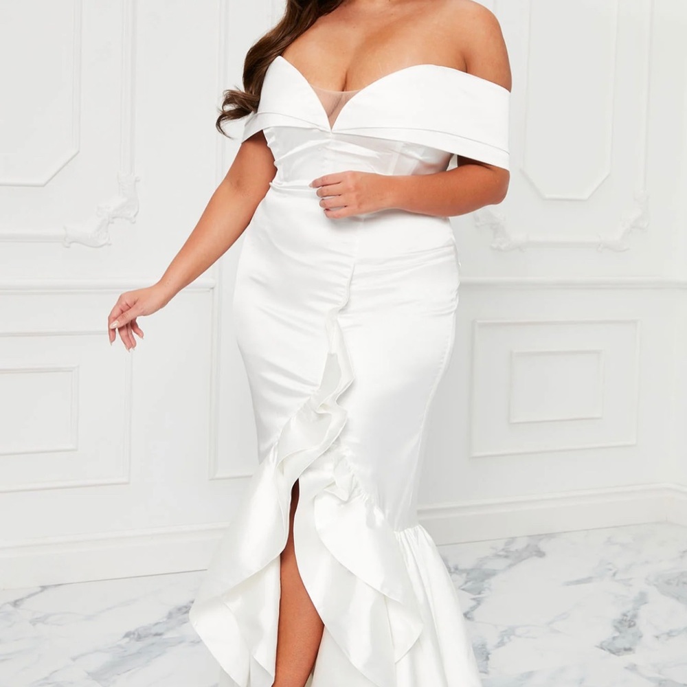 Two plus size dresses white and black